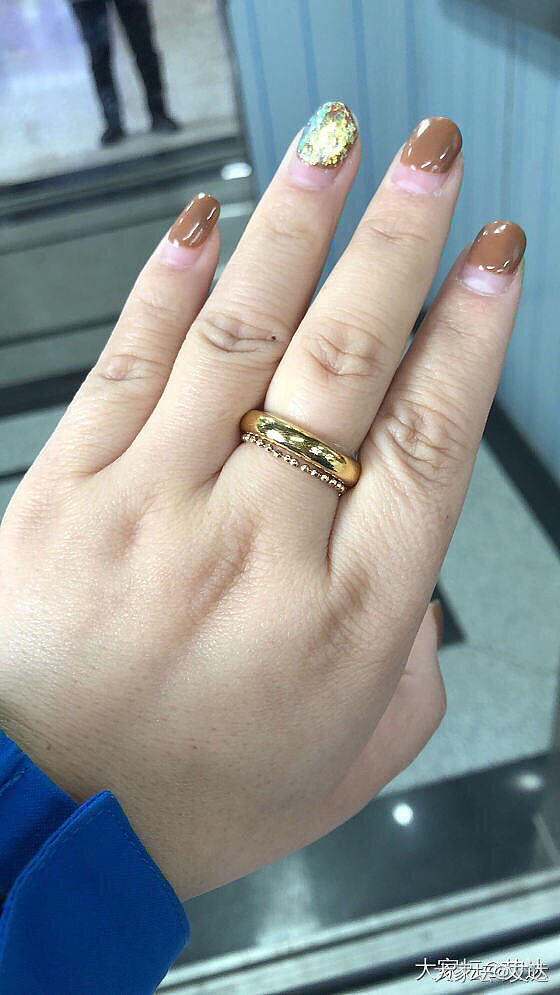 想看看大家的漂亮金戒指💍_戒指