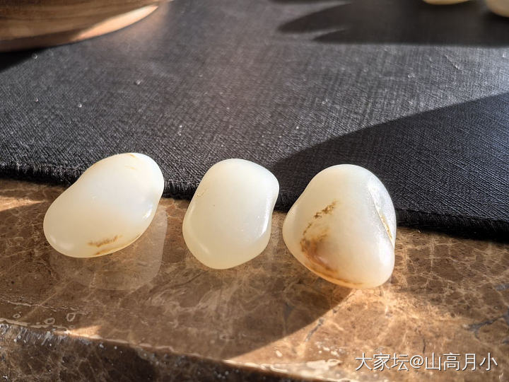 三个小白籽_原石和田玉