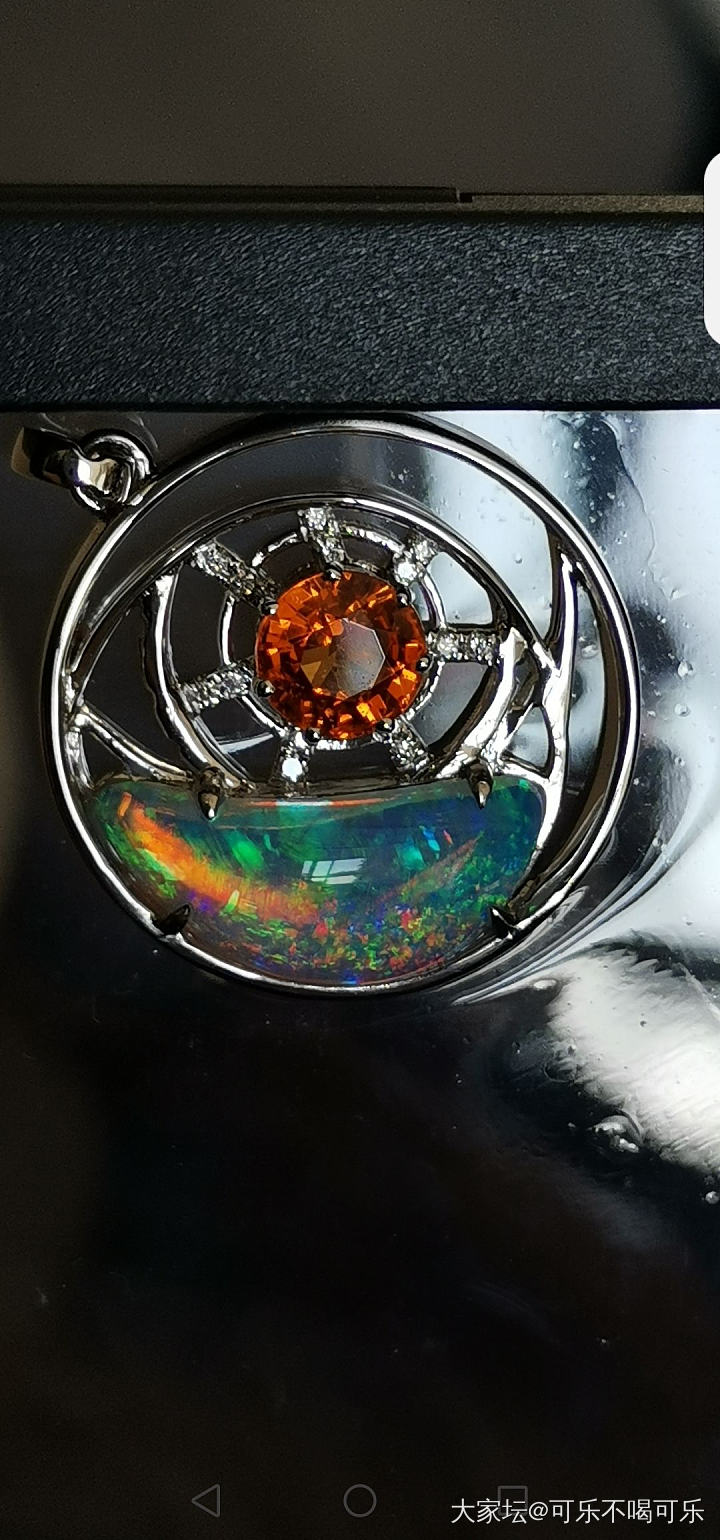 没想到欧泊与芬达石遥相呼应，变成了日落朝霞的海洋_芬达欧泊彩色宝石