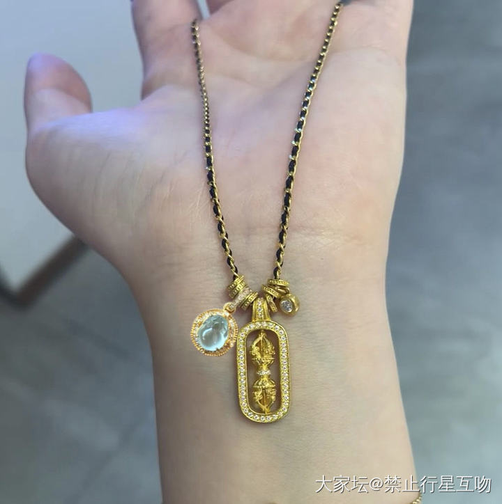 翡翠配降魔杵，大家快帮我挑挑，极限24小时！_搭配翡翠金