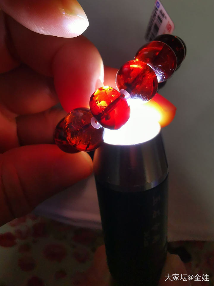 强光照射没有绿膜的抚顺血珀是假的吗？_琥珀蜜蜡