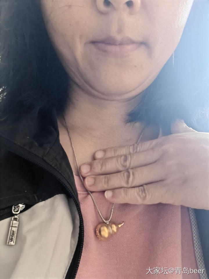 姐妹们，秀秀除夕装备_手镯翡翠金