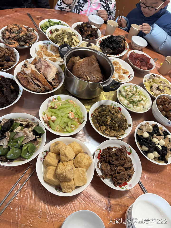 北方就是一碗饺子一个腊八蒜，就过了年……_美食