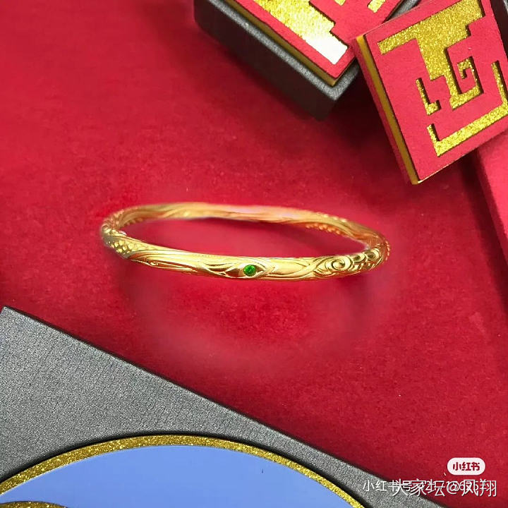看完哪吒二我就一个想法，能给个特写让我仔细看看哪吒手上的大金镯吗_手镯
