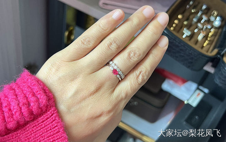 戒指与衣服争春_戒指