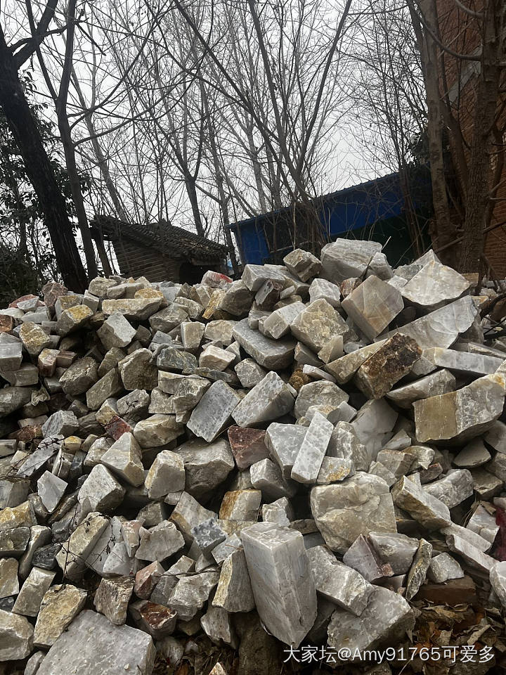 家家户户门口遍地都是大宝石_和田玉翡翠