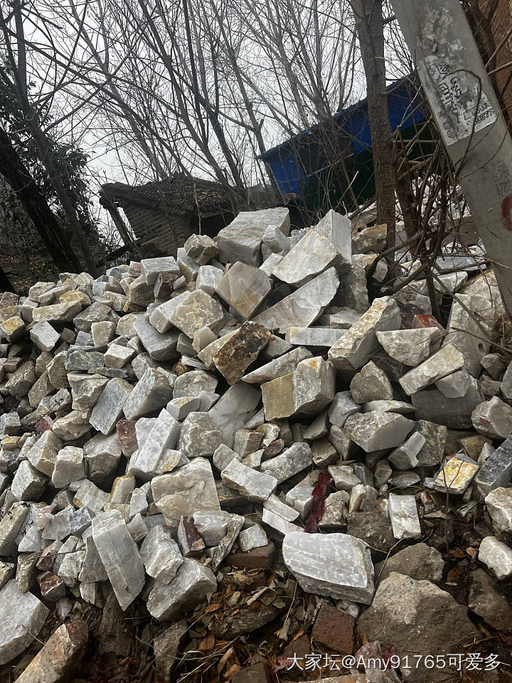 家家户户门口遍地都是大宝石_和田玉翡翠