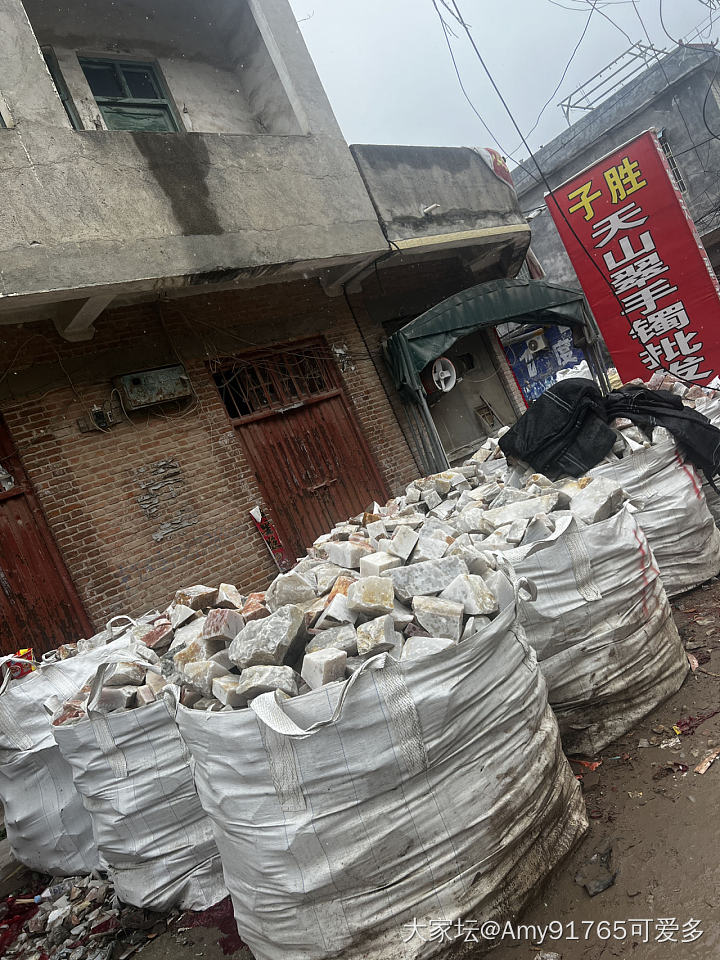 家家户户门口遍地都是大宝石_和田玉翡翠