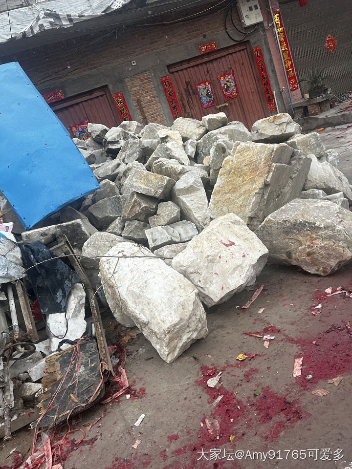家家户户门口遍地都是大宝石_和田玉翡翠