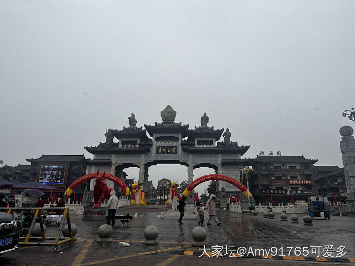 家家户户门口遍地都是大宝石_和田玉翡翠