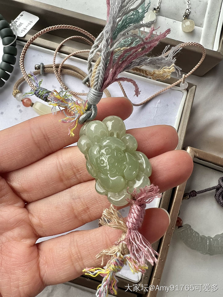 家家户户门口遍地都是大宝石_和田玉翡翠