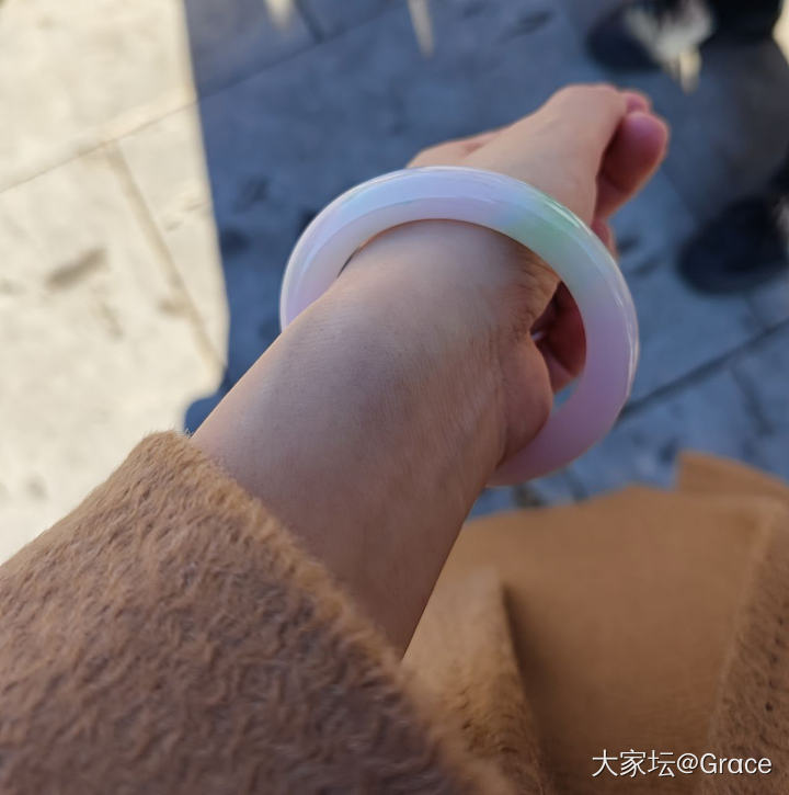 新入的春彩圆条 粉色很明显 能看到什么价呢？_手镯翡翠