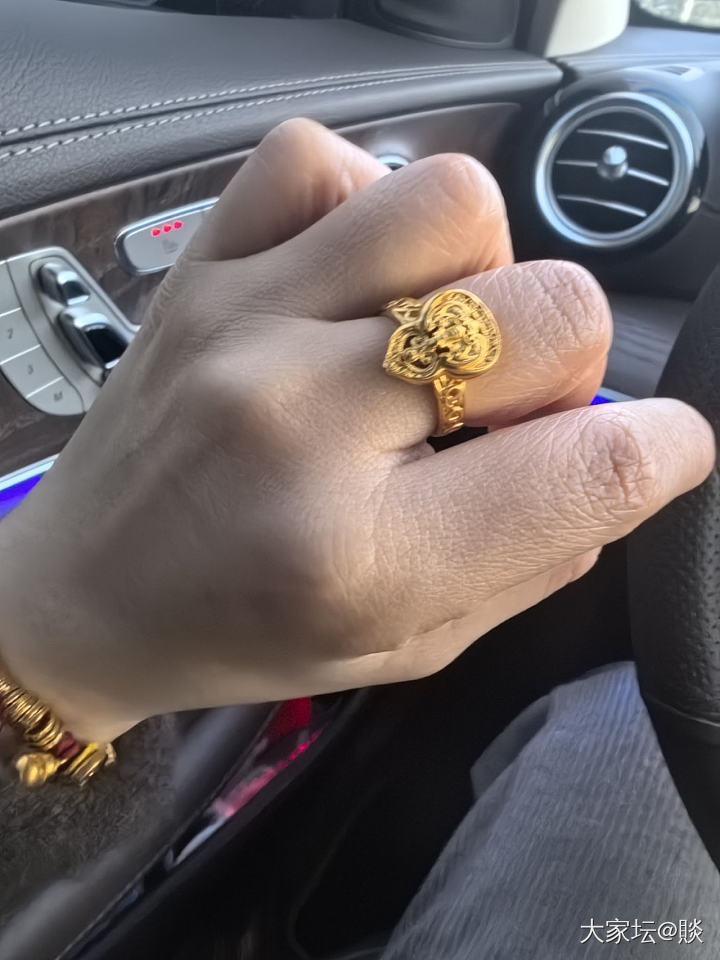 过年没有出去玩，在家待着，逛逛街，买买小金子，金价高到吓人呀_手饰金