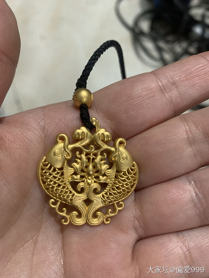 坛友们？可以看看你们的挂绳足金吊坠吗？_金闲聊生活