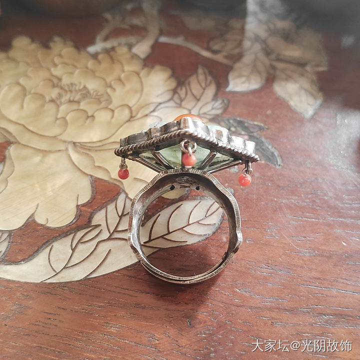 中国风老翡翠帽花镶银方形戒指，老物新做。_首饰