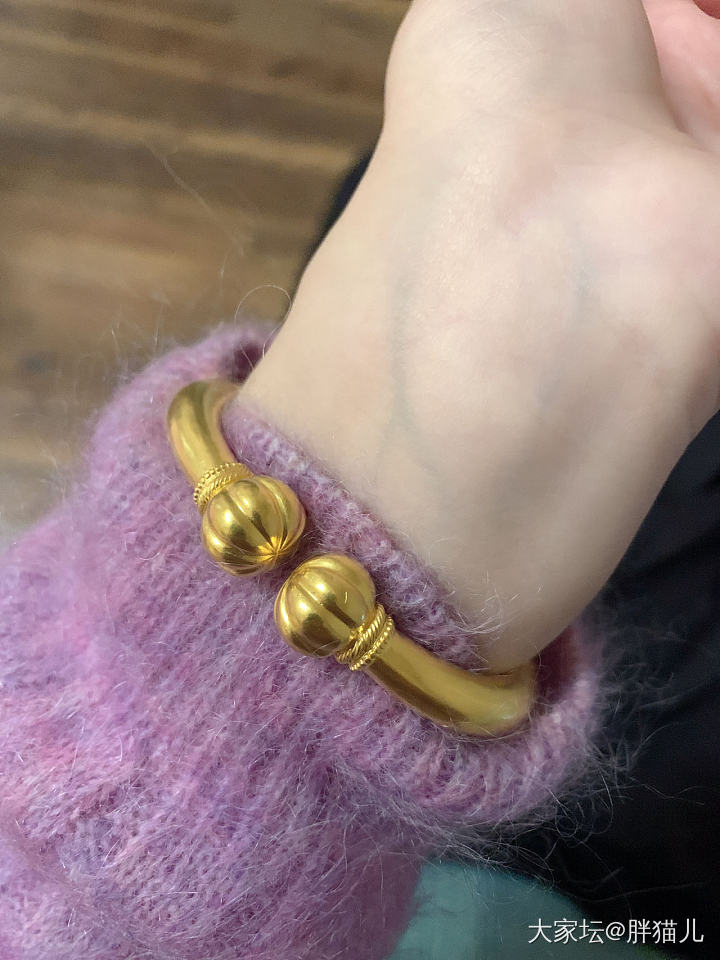 出门和朋友们小聚_翡翠金