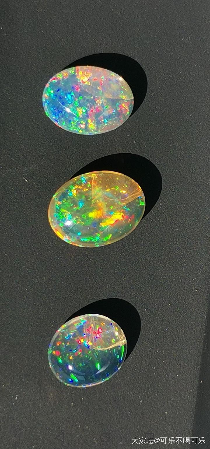 大家看看3颗墨西哥火欧泊哪个比较划算_彩色宝石