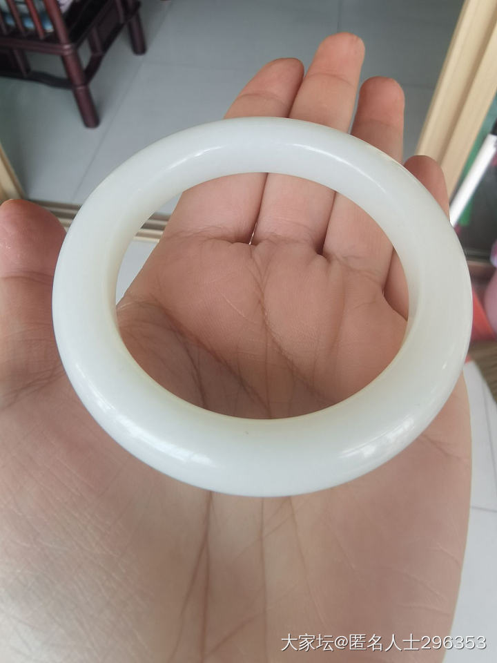 想收一条闲置俄白镯子，大家可以帮忙看看嘛_和田玉