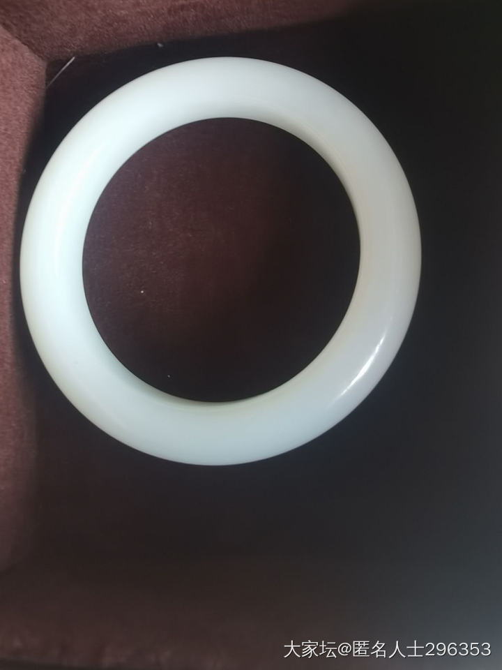 想收一条闲置俄白镯子，大家可以帮忙看看嘛_和田玉