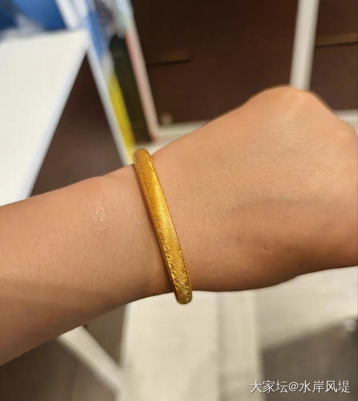 该拔哪棵草？_手镯金