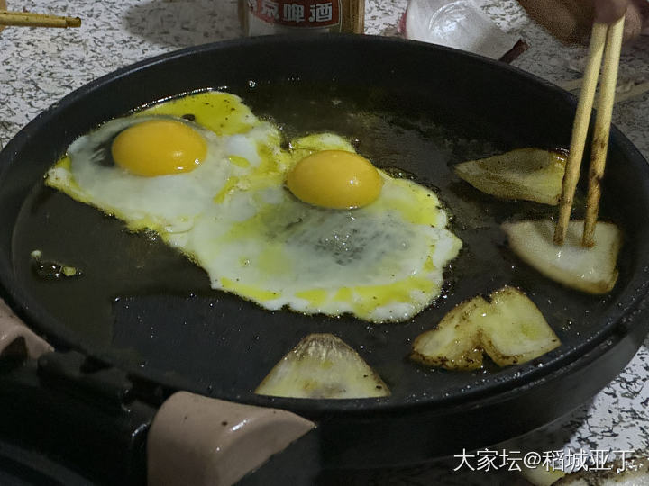 元宵节，晚上在亲戚家蹭了顿烤肉，喝了点小酒，美滋滋。_美食生活