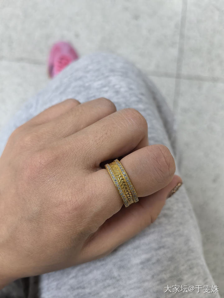 出门玩的左右手👋👋哈哈哈哈_手饰金
