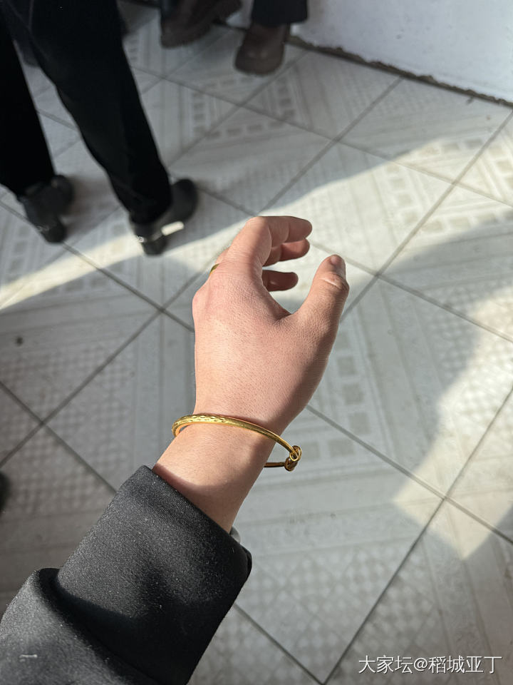 😍越来越爱金镯子了！以后我也想整一个！馋很久了！_手镯金