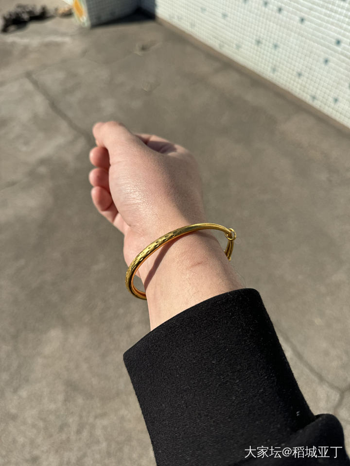 😍越来越爱金镯子了！以后我也想整一个！馋很久了！_手镯金