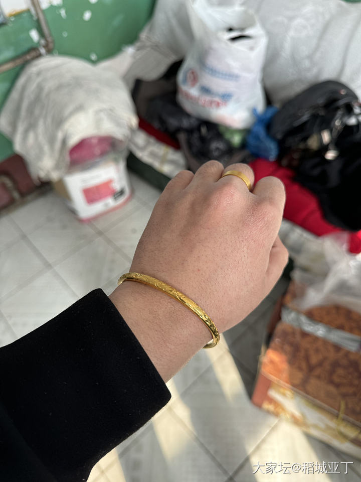 😍越来越爱金镯子了！以后我也想整一个！馋很久了！_手镯金