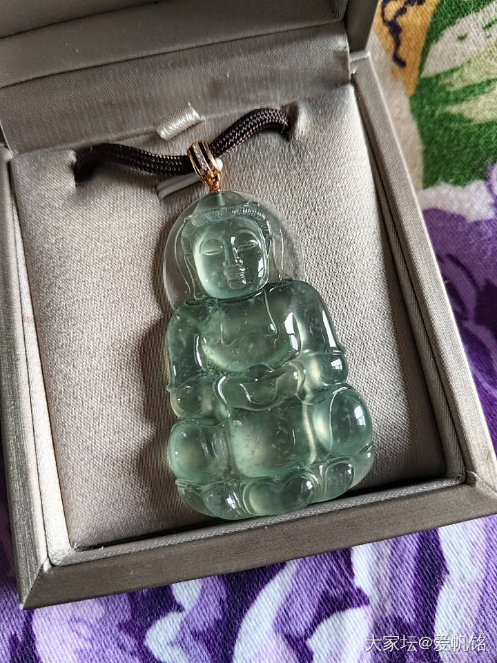 卖家说这是玻璃种观音，你们觉得到玻璃种了吗？_翡翠