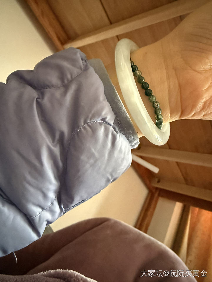 没有一点颜色的翡翠 内壁能看到不少棉 但外形还行 挺冰的 三千值吗 大家们_翡翠