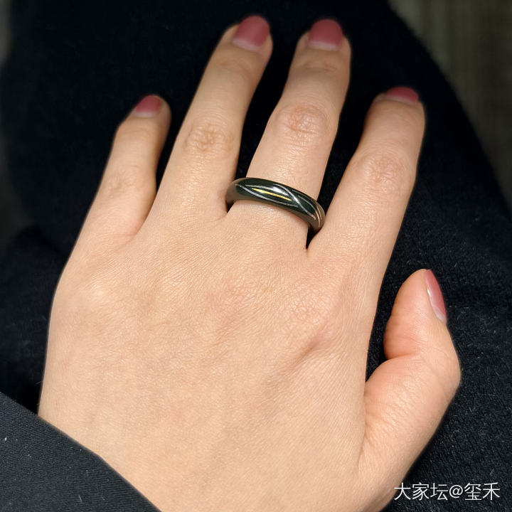 左右手同时戴戒指的多吗？_戒指闲聊