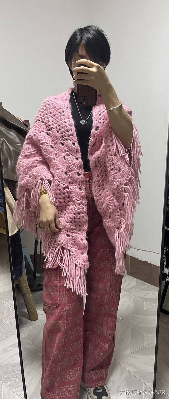有个巧手的闺蜜真好，又给我勾了一条披肩_钩针