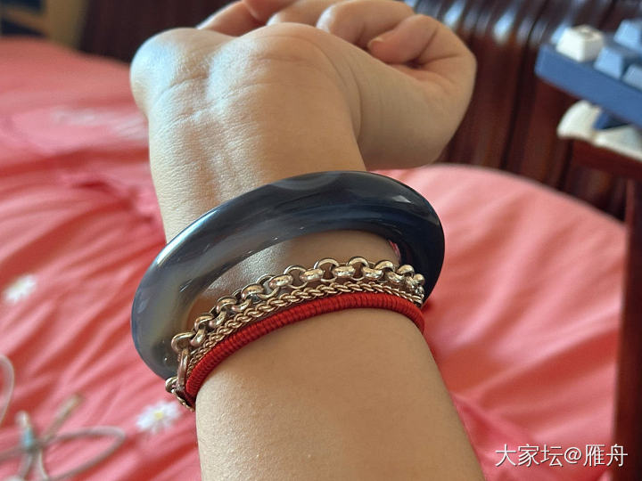 一口红_手镯玉髓玛瑙