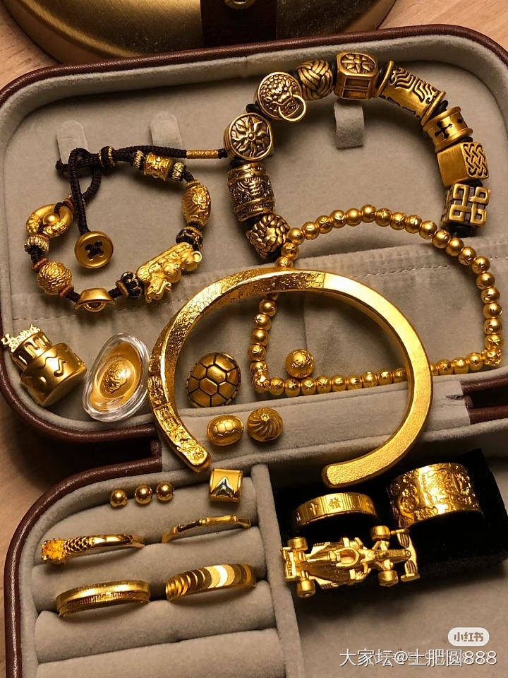 好纠结！求坛友们劝。想买三万多的卷草纹手镯，因为是真的喜欢，好爱好眼馋😍！_手镯金