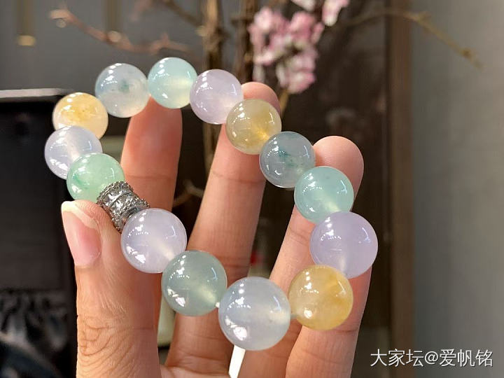 美美的多宝翡翠手串_珠串翡翠