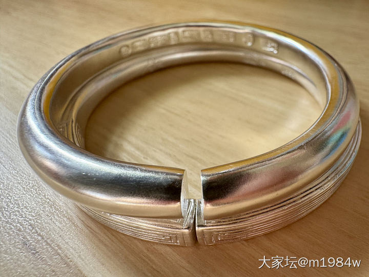 银镯开口容易掰吗？_银手镯