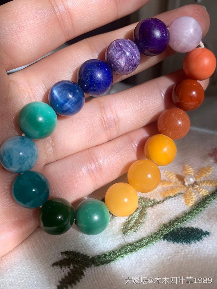 最喜欢的一串多宝，一颗一颗攒的珠子，有便宜的，也有贵一点的，就喜欢这串多宝的彩虹..._多宝彩色宝石玉石