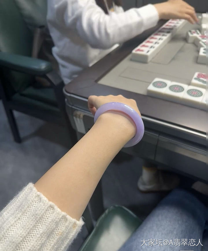 这才是仙女的镯子，底子细腻，颜色浓郁满满的香芋紫爱了爱了！_翡翠