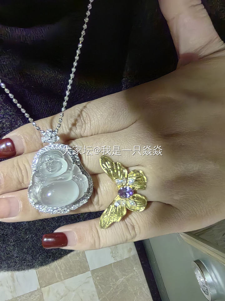 天呐，好大一只扑棱蛾子。_首饰