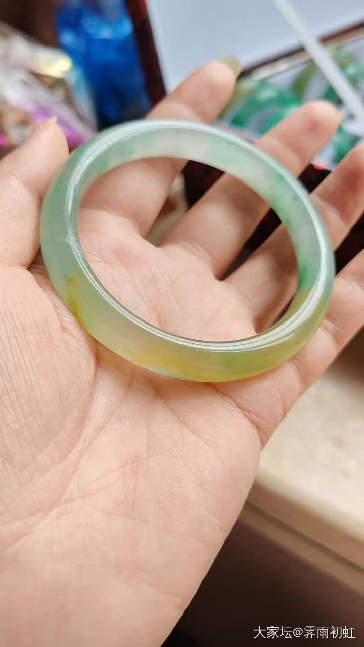 非洲翠与翡翠镯对比_手镯玉石翡翠