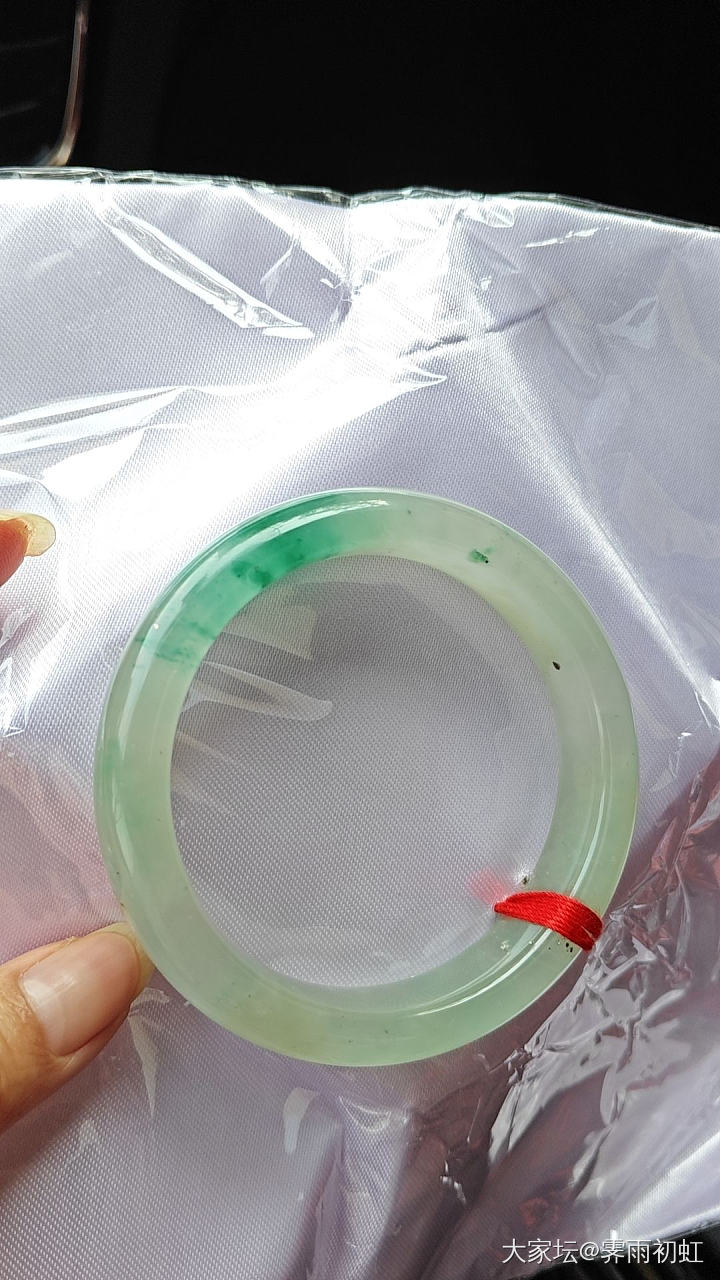 非洲翠与翡翠镯对比_手镯玉石翡翠