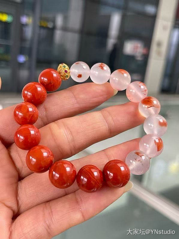 天然冰飘南红与满肉南红搭配_水晶