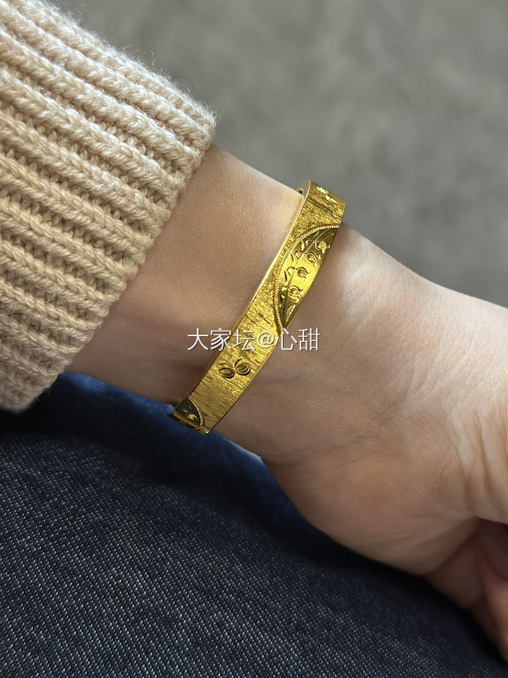 晒晒崭新的大金镯子铃兰，小小打金匠杨师傅作品_金手镯