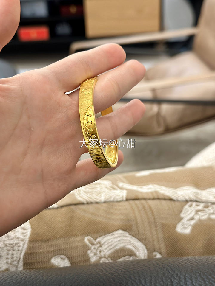 晒晒崭新的大金镯子铃兰，小小打金匠杨师傅作品_金手镯