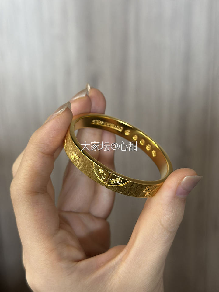 晒晒崭新的大金镯子铃兰，小小打金匠杨师傅作品_金手镯