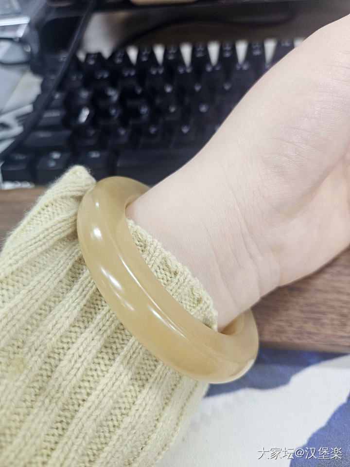 光线下实在是好看，又实在是比较挑光线_手镯和田玉