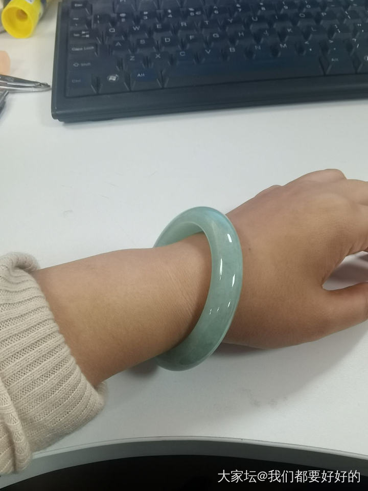 淡果绿粉绿怎么拍怎么灰白……_手镯翡翠