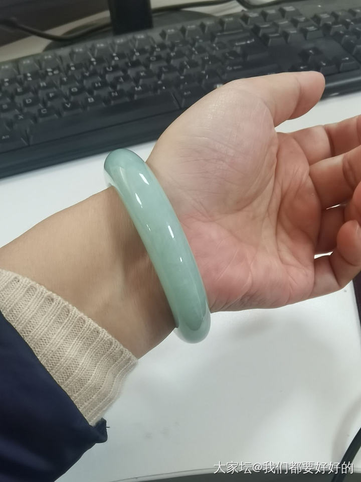 淡果绿粉绿怎么拍怎么灰白……_手镯翡翠