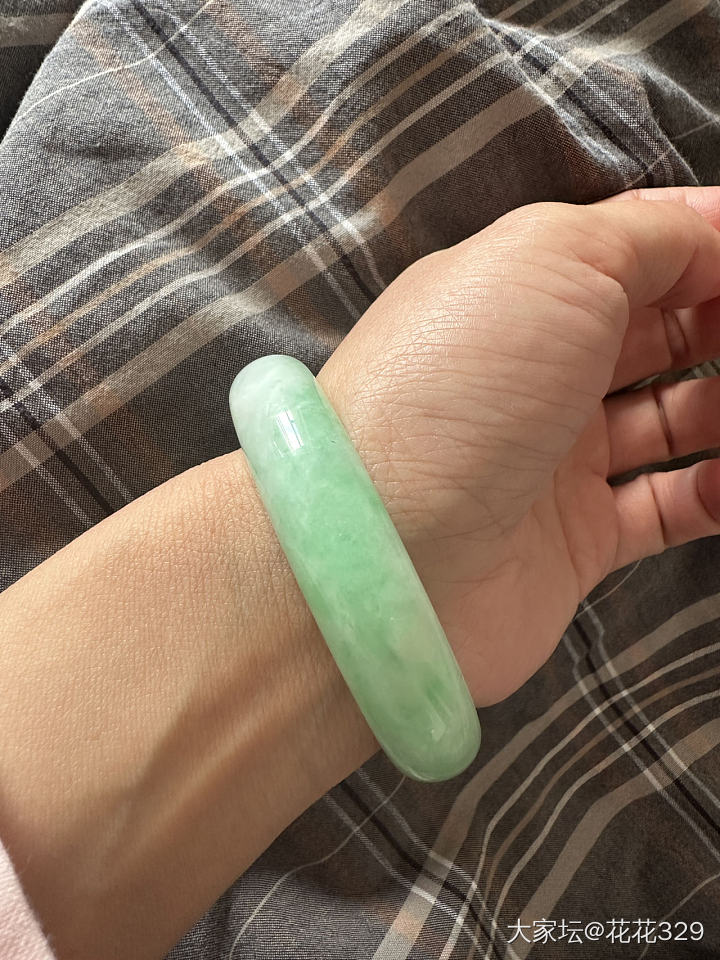 翡翠镯子，值么？_手镯翡翠